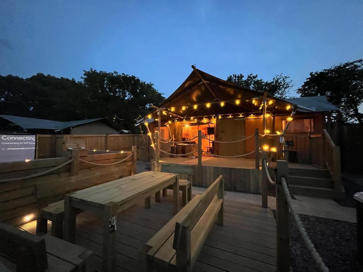 Jungle Book Safari Tent Тенби Экстерьер фото