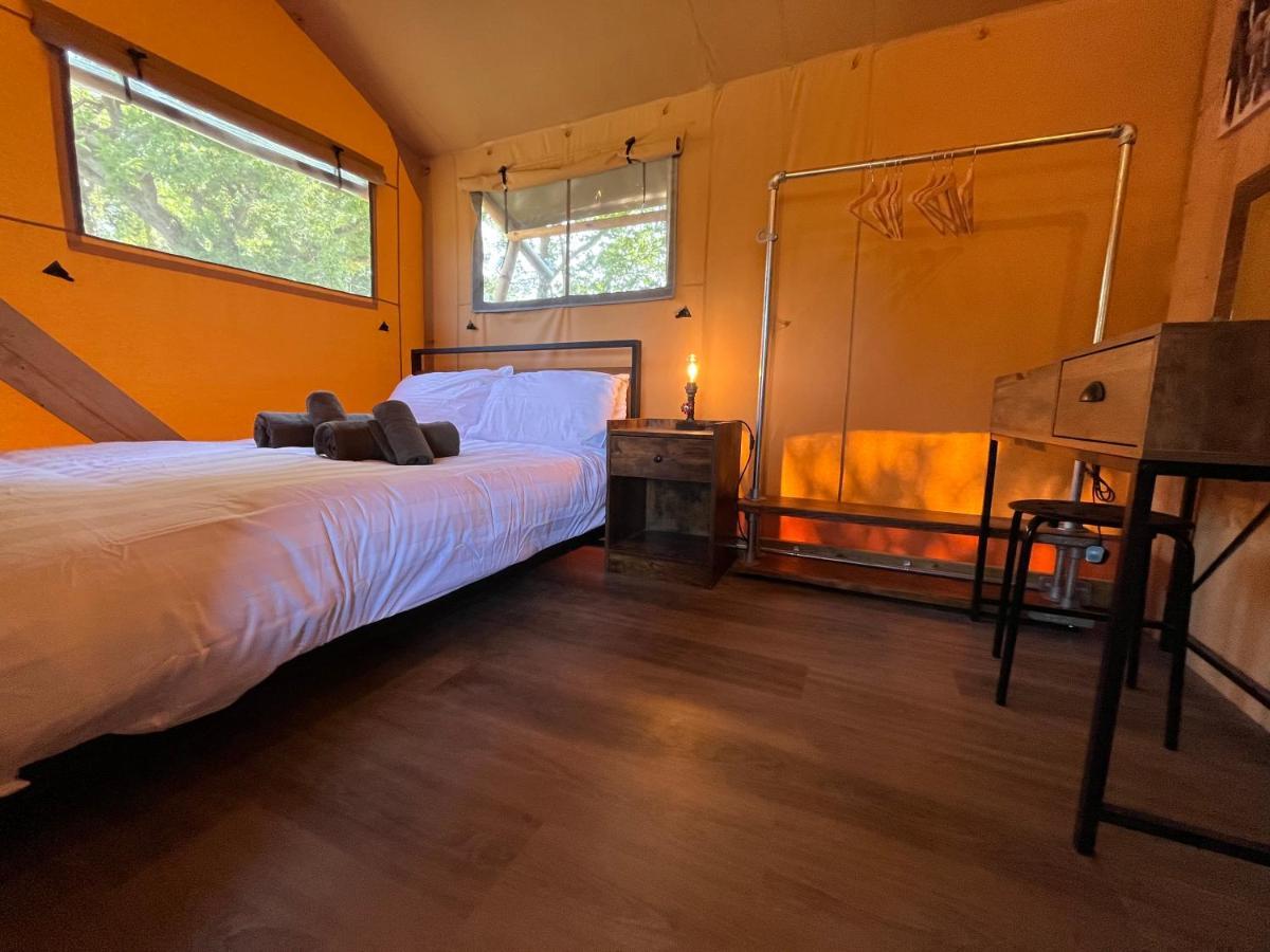 Jungle Book Safari Tent Тенби Экстерьер фото
